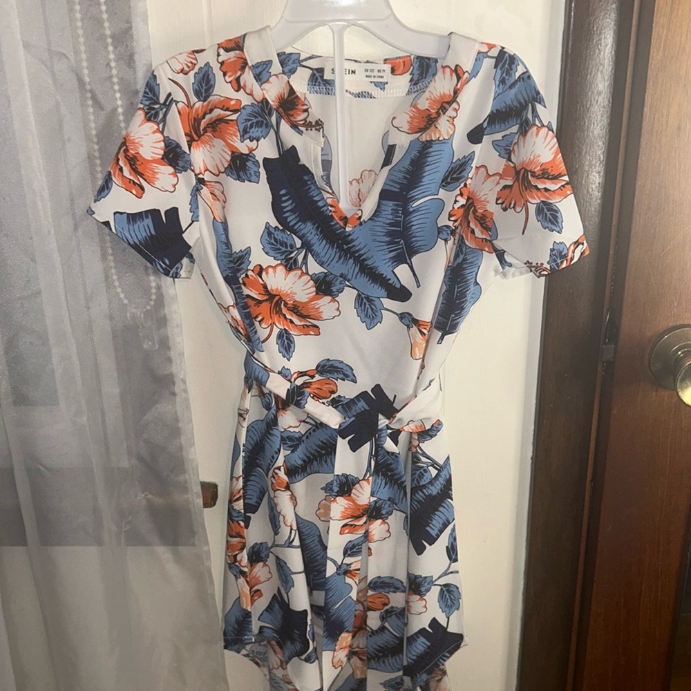 Girls SHEIN floral tunic with belt, size 7y.